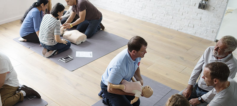 Cómo utilizar un desfibrilador DESA en niños