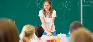 Ventajas al disponer de un desfibrilador en centros educativos