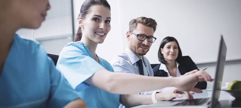 ¿De qué forma puede una empresa proteger la salud de sus trabajadores?